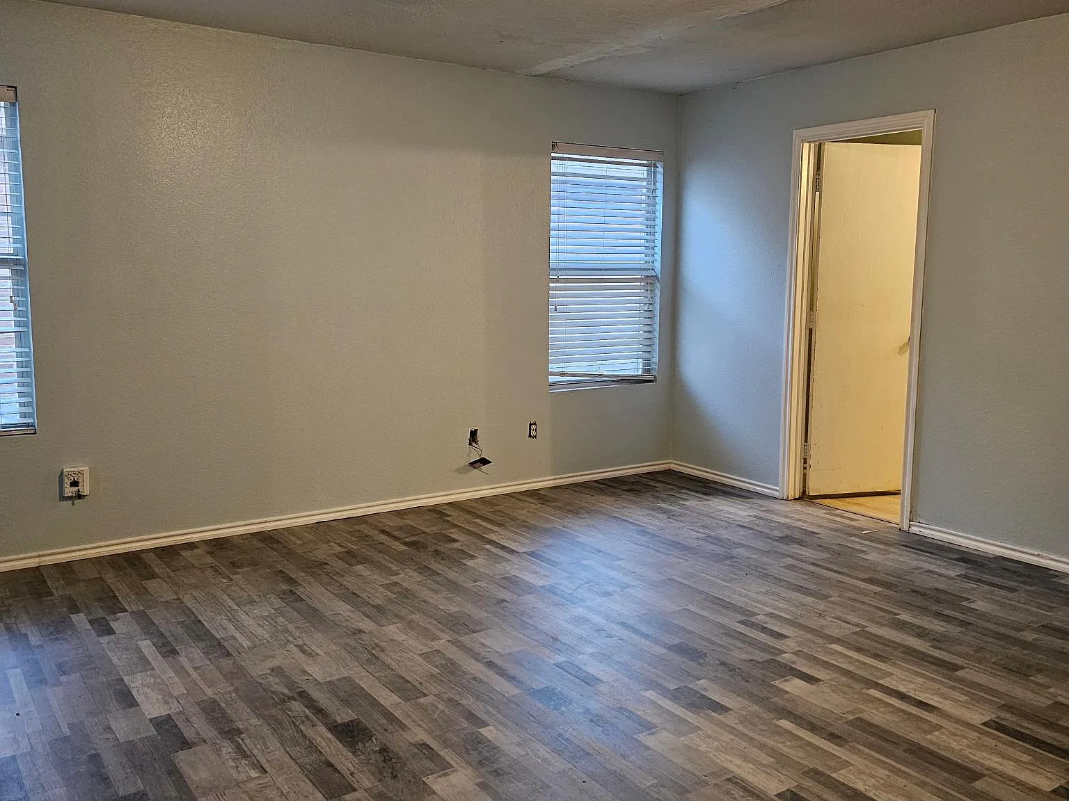 702 Locustberry Dr — Photo 2