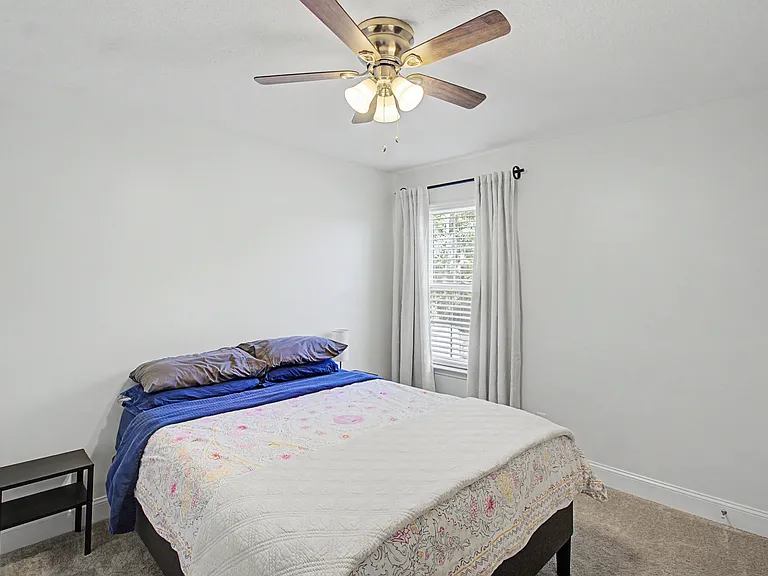 906 Rachel Ln — Photo 17