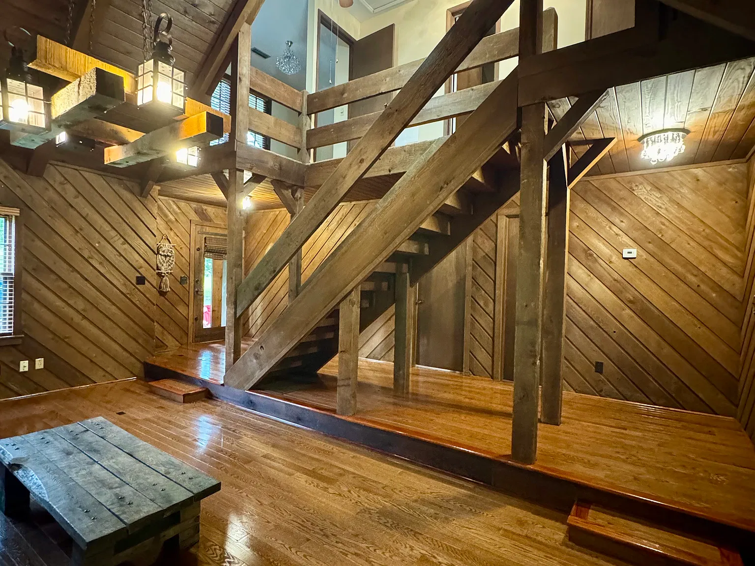 907 Vaughn Dr — Photo 3
