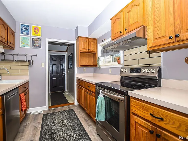 630 Ardmore Dr — Photo 8