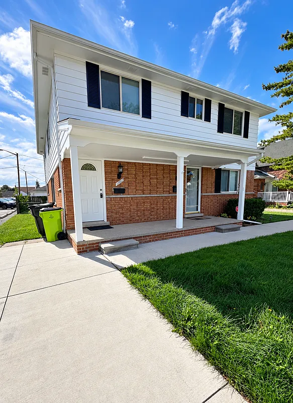 3 bed, 1.0 bath, 1280 sqft, $1,500 — Photo 1