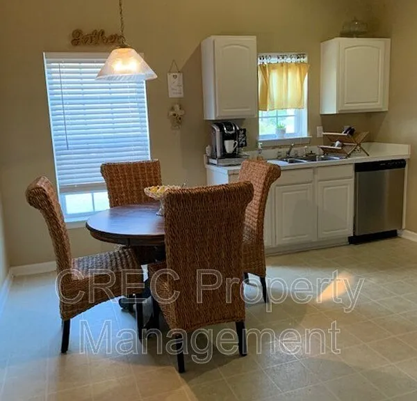 5024 Holdsworth Dr — Photo 3