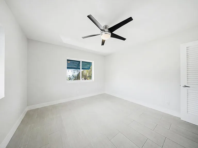 138 N Indies Dr #B — Photo 32
