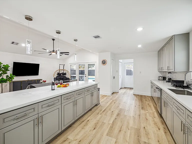 5631 Cerritos Dr — Photo 12