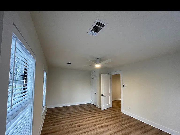 916 Ridge Rd — Photo 7