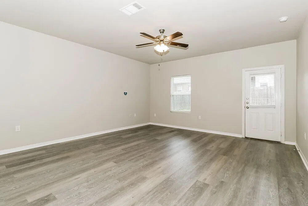 4 bed, 2.0 bath, 1839 sqft, $1,840 — Photo 3