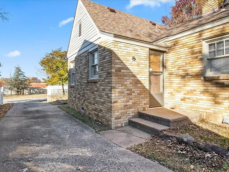 1307 S Indianapolis Ave — Photo 24