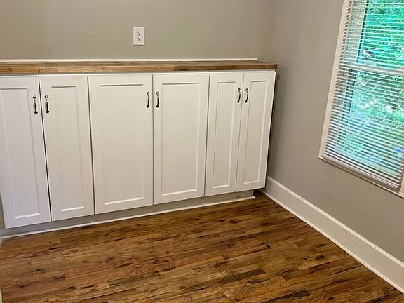 5th image of 109 W Ormsby Ave #3