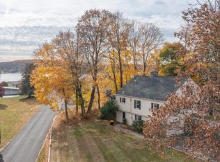 8 Lakeview Rd, Brookfield, CT 06804