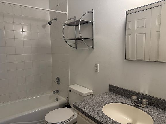 5th image of 211 10th St