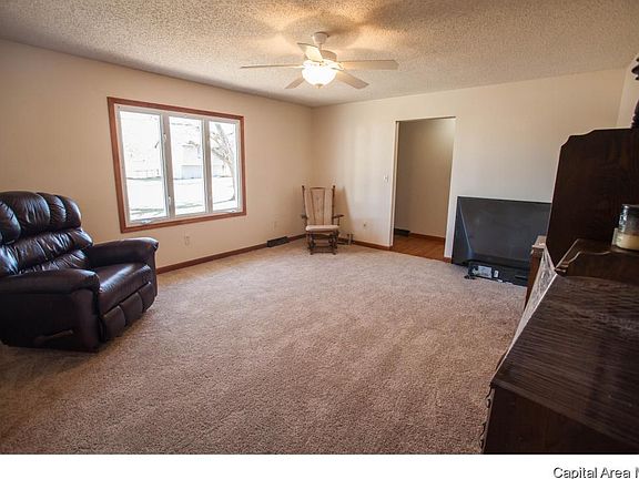 4th image of 74 Michele Dr