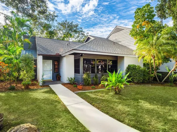 3215 Golden Eagle Ln, Sarasota, FL 34231