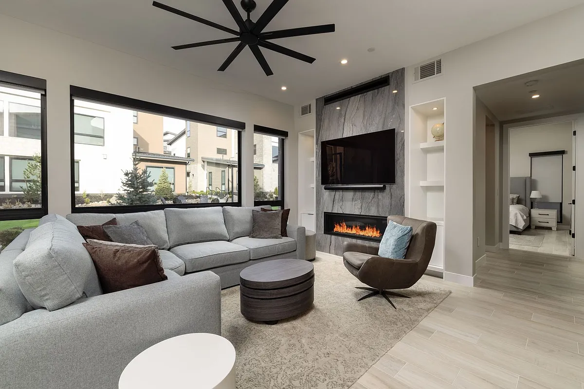 Building Photo - 67 Caballada St