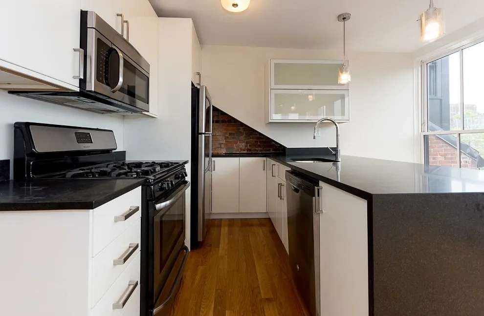 Building Photo - 680 Massachusetts Ave #2