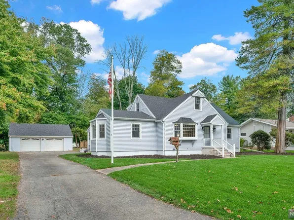 357 Sunset Blvd, Wyckoff, NJ 07481