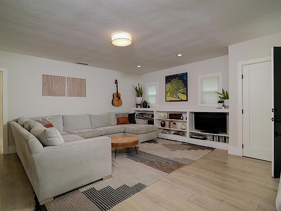 3rd image of 941 53rd St