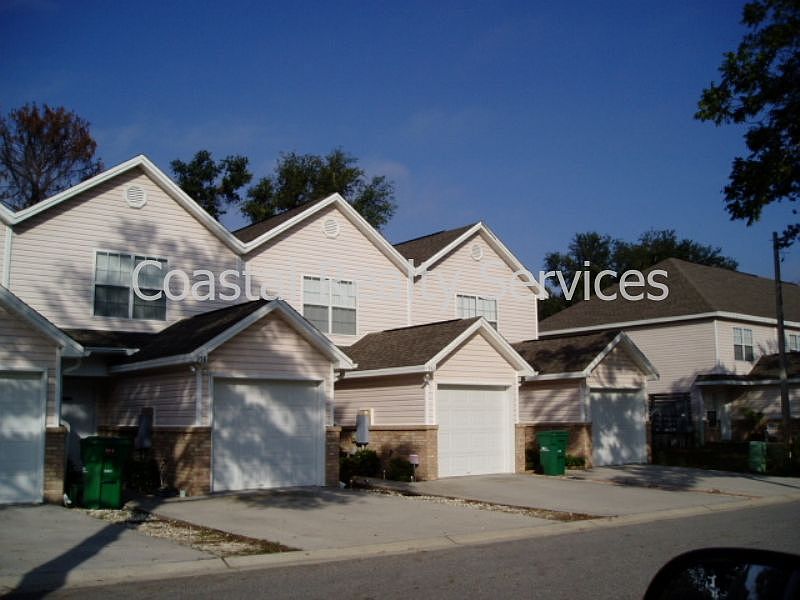 1st image of 953 Scenic Oak Ln