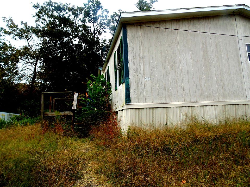 1st image of 220 Cindy St