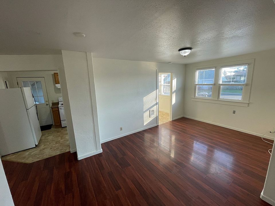 1st image of 195 Knox St S #1-195