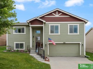 16527 Meredith Ave, Omaha, NE 68116