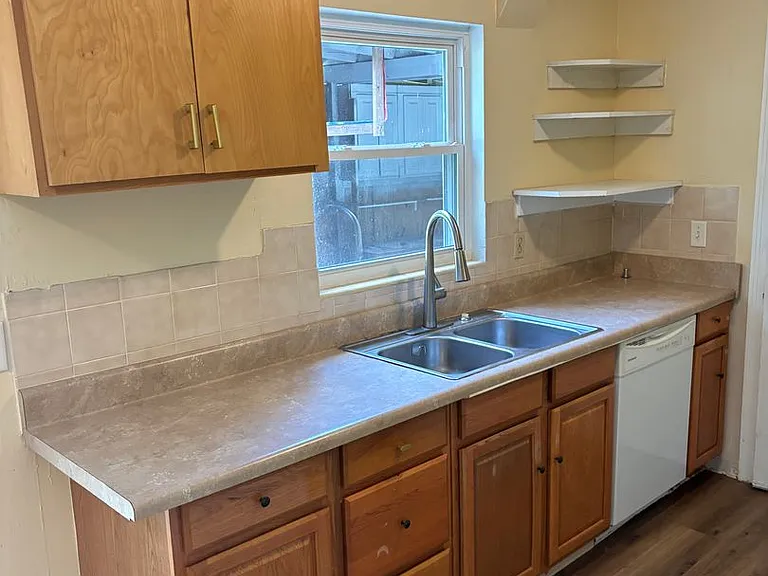 5095 Crestwood Rd — Photo 8