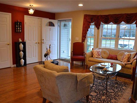 4th image of 883 Verona Dr