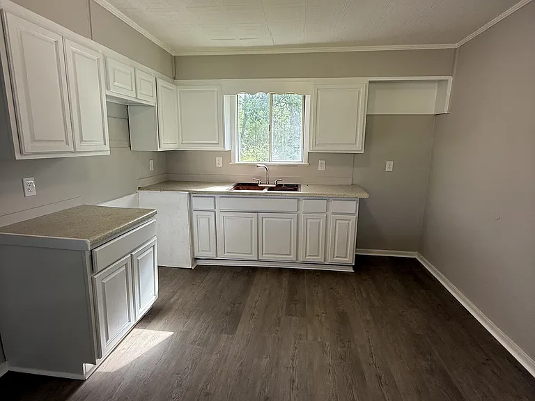 629 Lanett Ave — Photo 3