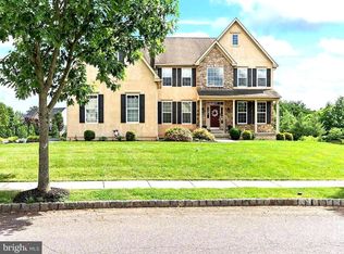 110 Turnberry Dr, Royersford, PA 19468