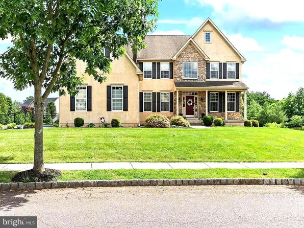 110 Turnberry Dr, Royersford, PA 19468