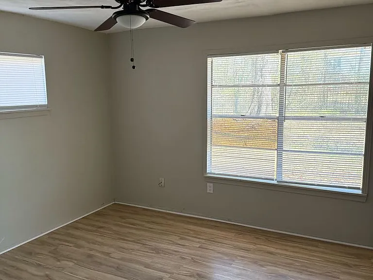 332 N Flag Chapel Rd — Photo 2