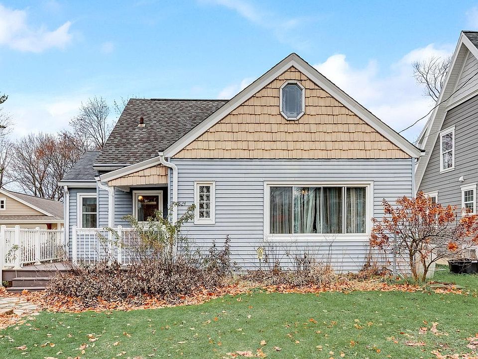 1st image of 824 North Greenfield AVENUE