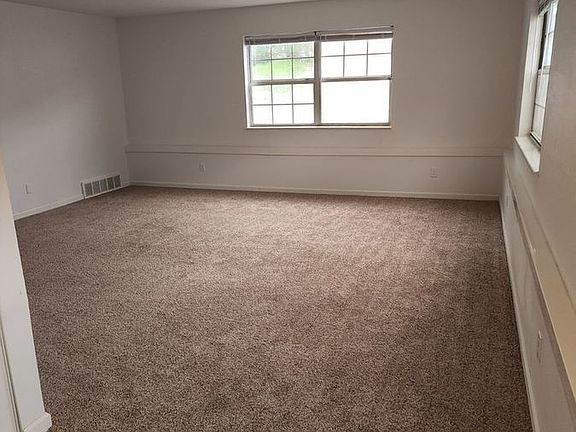 2nd image of 1440 Meadowview Dr APT 2