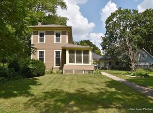 435 1st St, Batavia, IL