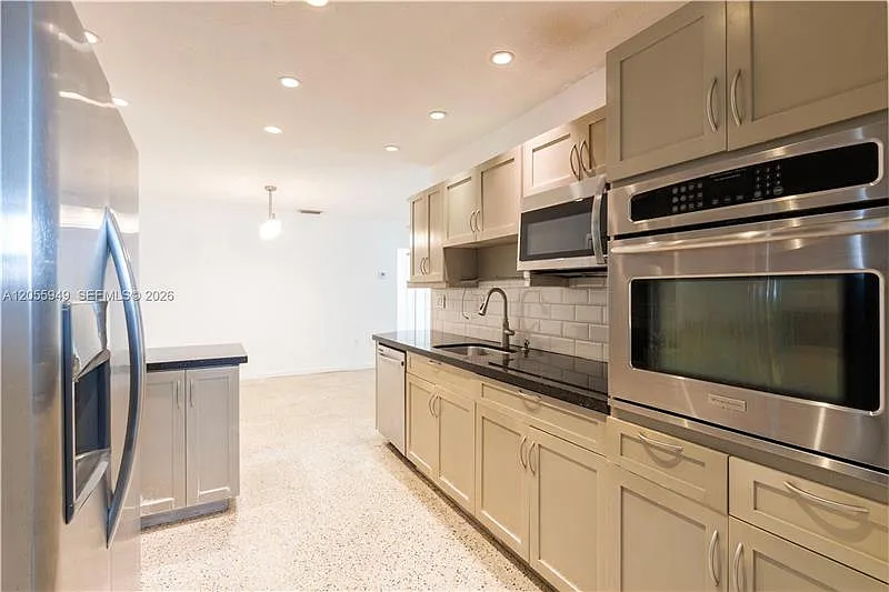 3 bed, $3,700 — Photo 4