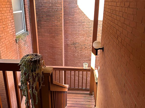 5th image of 5621 Waterman Blvd APT 6