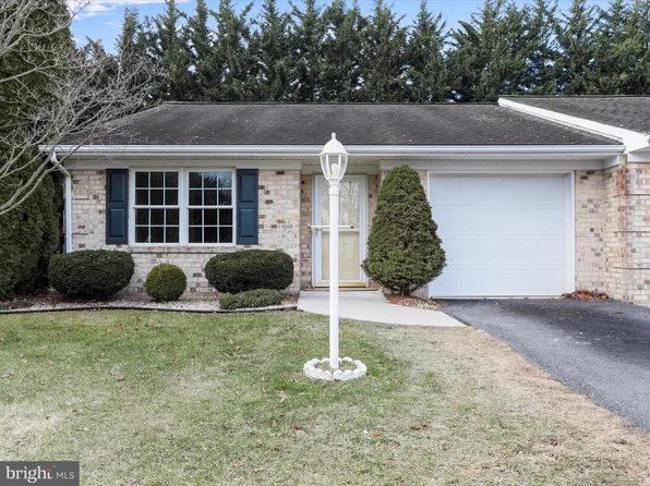 18037 Pin Oak Rd, Hagerstown, MD 21740