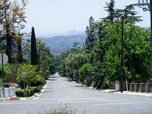 5th image of 493 E Loma Alta Dr