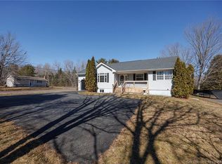 6 Irvine St, Oromocto, NB E2V3N3