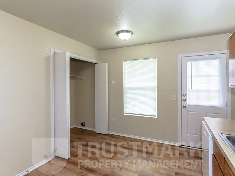 4005 Madison Dr #B — Photo 11