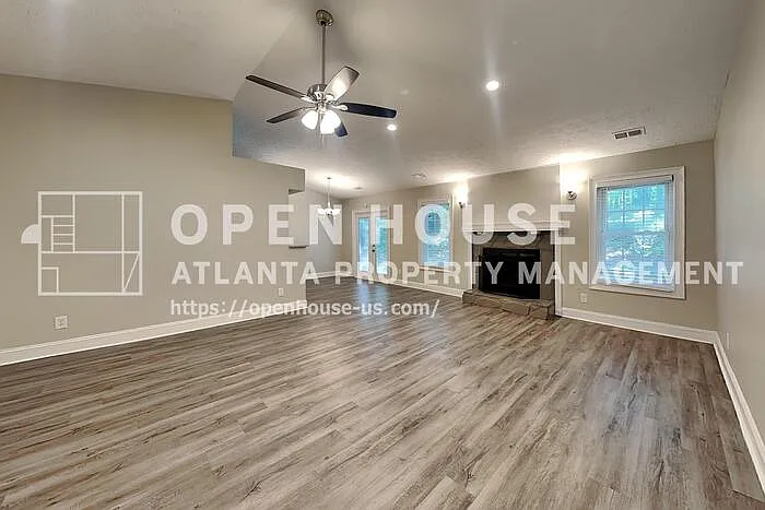 3 bed, 2.0 bath, 1366 sqft, $2,100 — Photo 4