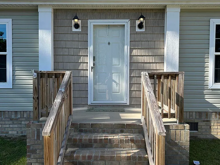 857 Nicholas Dr SW — Photo 2
