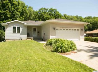 819 Kaufmann Ave, Dubuque, IA 52001