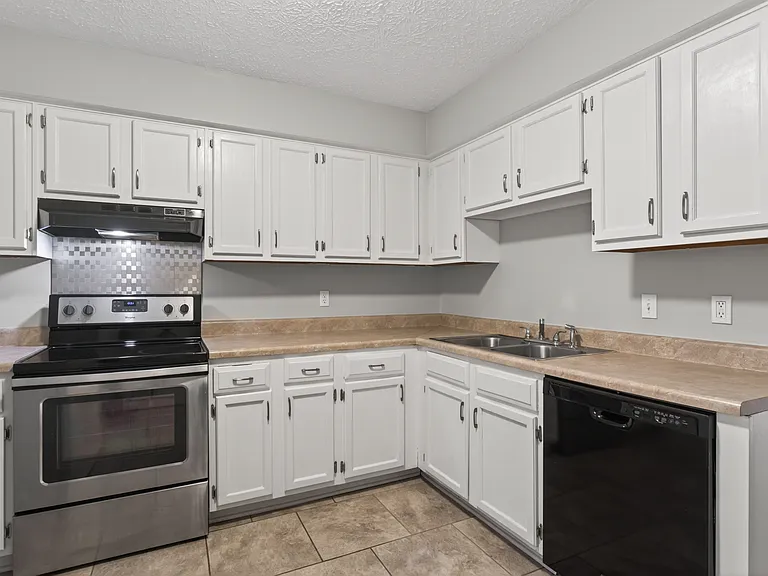 430 Walton Ferry Rd #200 — Photo 9