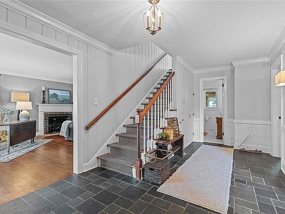 5th image of 304 Dawson Dr