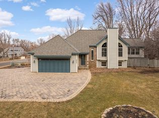 25340 Smithtown Rd, Shorewood, MN 55331