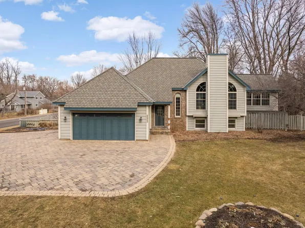 25340 Smithtown Rd, Shorewood, MN 55331