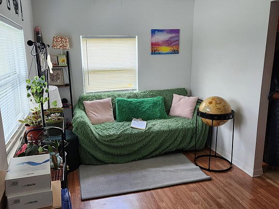 3rd image of 520 Ryoland St