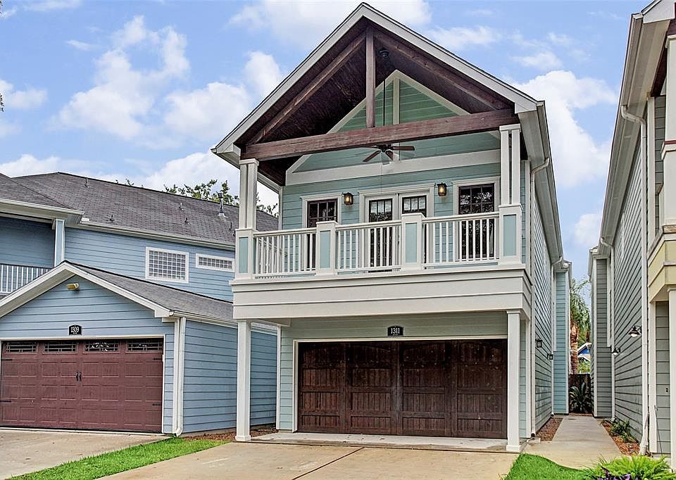 This beautiful Brooke Smith recent construction two story home boasts first floor living, a backyard, and gated parking.