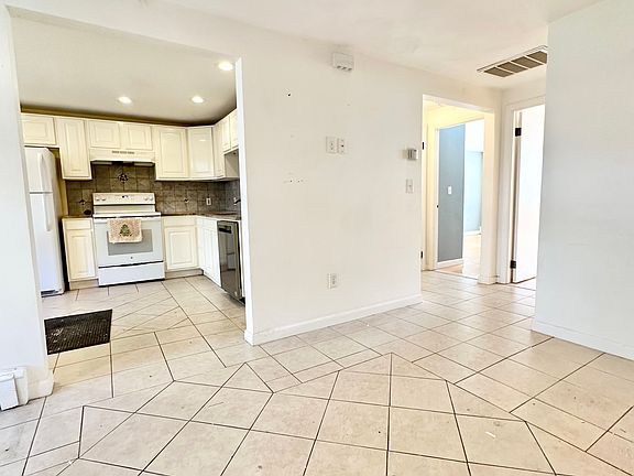 3rd image of 1 Lawndale Ave #2