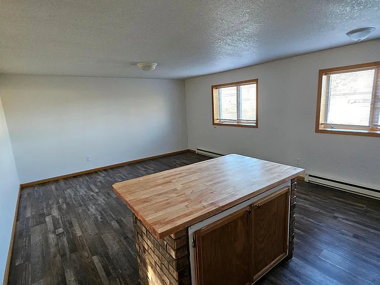 1260 Oakview Dr #1 — Photo 8